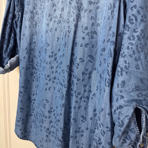 Side Stitch Lyocell Button Front Tunic with Roll Tab Sleeve Animal Print size M - Picture 13 of 13